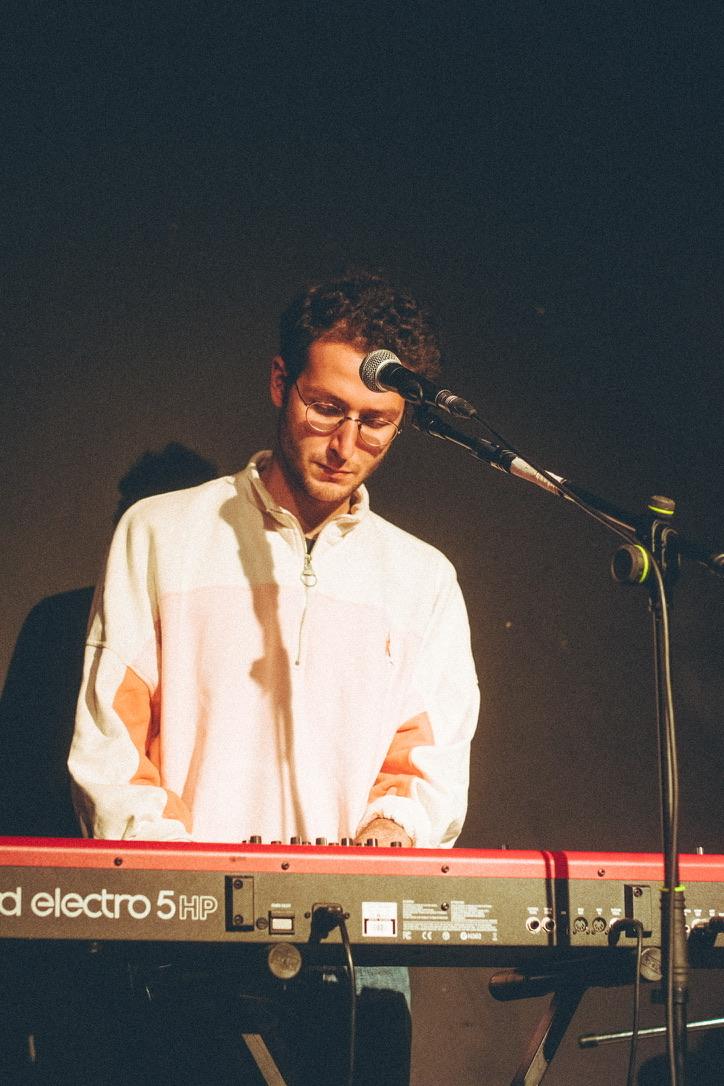 Musicien jouant du clavier lors d'un événement d'entreprise